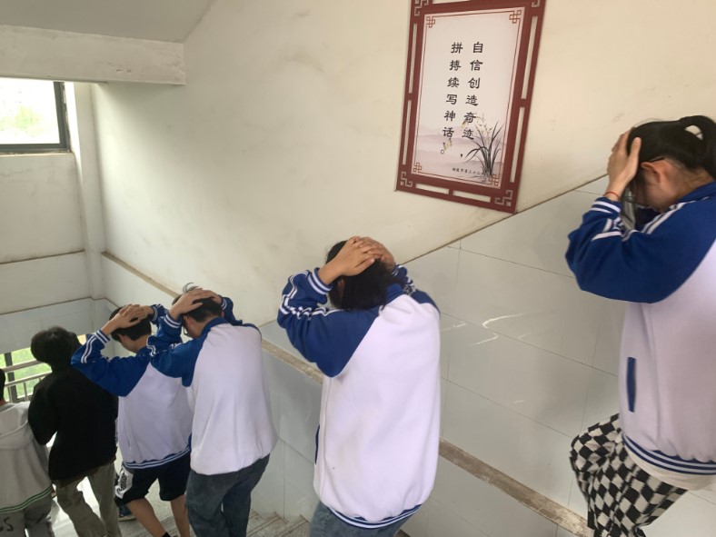 玉成职校举行防震减灾安全演练